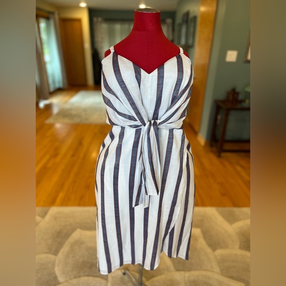 NWT Banana Republic Factory summer dress, tie front, v-neck, size 8 - Picture 6 of 17